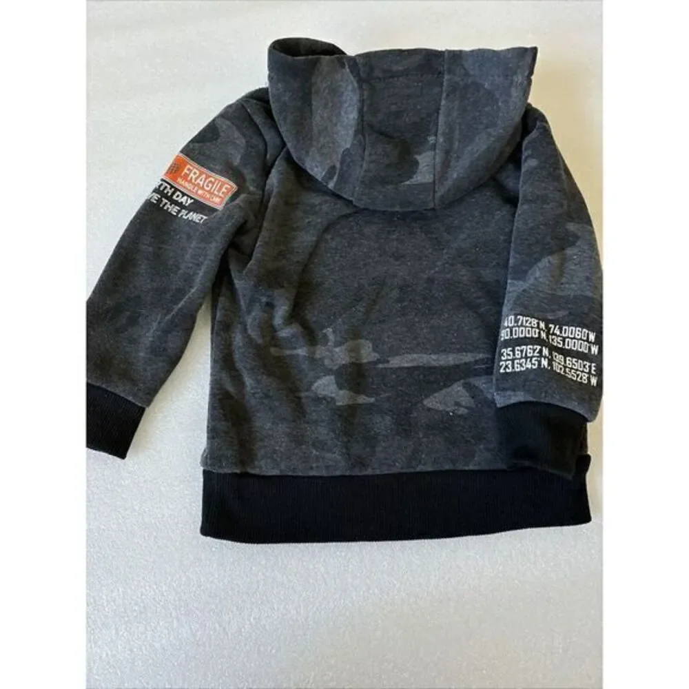 Encrypted Boys Hoodie size 2T  Gray Black Camo‎